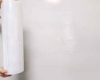 Saintréithe agus feidhmchláir scannán stráice