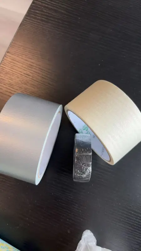 Ábhair fhéinghreamaitheacha a úsáidtear go coitianta agus a n-airíonna