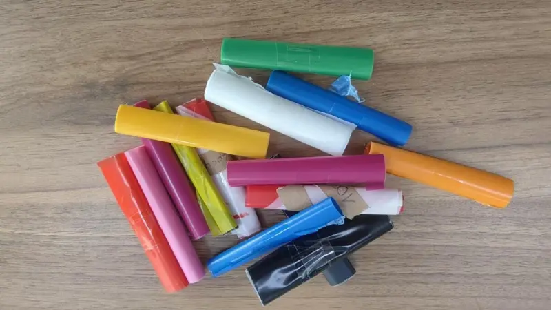 Conas stains téip a bhaint?